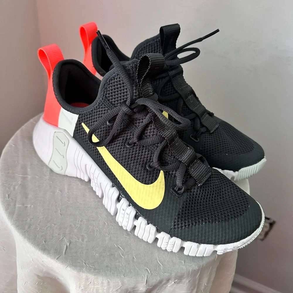 NIKE Colorway: Dark Smoke Grey/Bright Mango/Barely/Green/Light Zitron size 8.5 - Picture 4 of 13